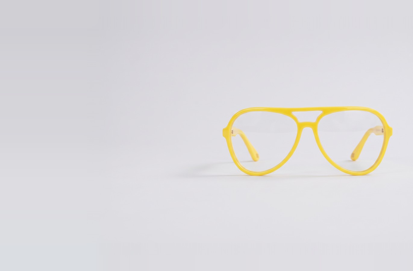 The Aviator in Yellow, face on, with clear lenses. Touch a colour to tint them