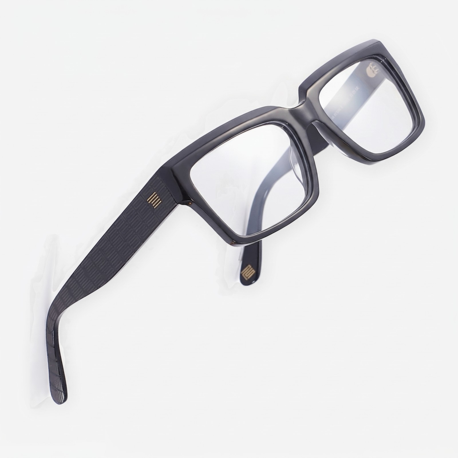 The Square in Noir with clear prescription lenses. The gold PS mark sits on the temple.